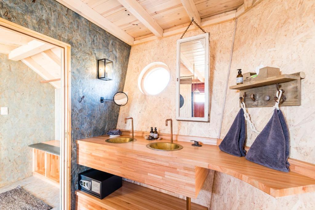 Shipwreck Lodge Mowebaai Exterior foto